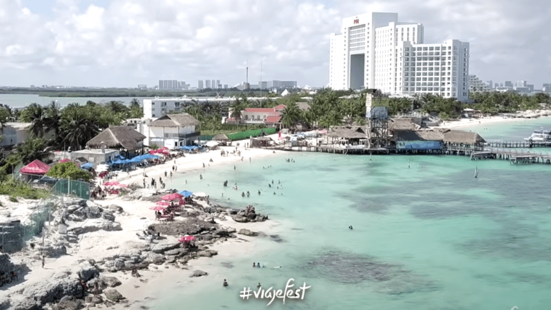 Playa Tortugas, una de las mejores playas de Cancún por sus restaurantes