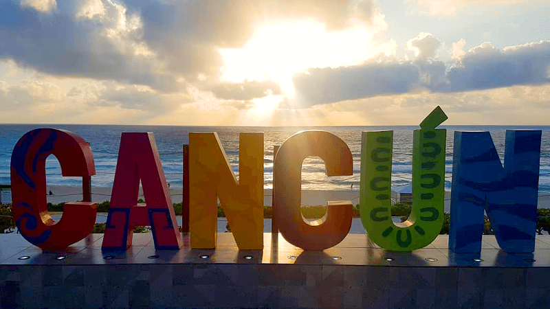 Amanecer en Playa Delfines, Cancún