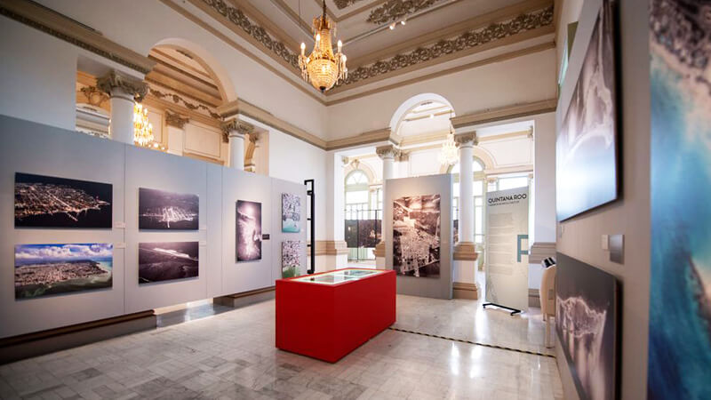 Sala de exposición en Palacio Cantón en Mérida